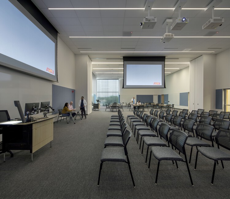 Центр будущего здоровья Университета штата Аризона / CO Architects - внутренняя фотография, стул