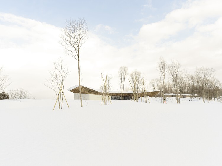 Snowpeak Field Suite Spa Headquarters / Kengo Kuma & Associates — Изображение 12 из 64