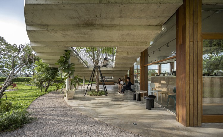Кафе Pomelo Amphawa / Looklen Architects - Интерьерная фотография, Луч