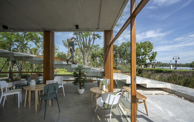 The Pomelo Amphawa Café / Looklen Architects - Интерьерная фотография, столовая