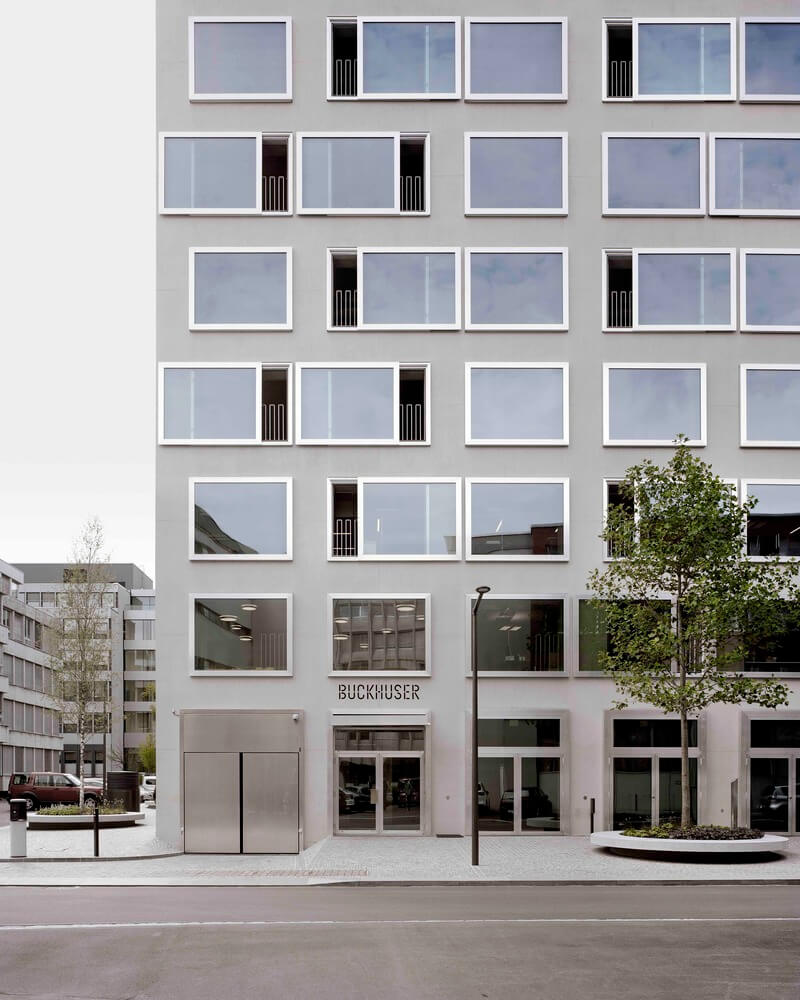 Решающая роль стеклянных фасадов в четырех жилых проектах