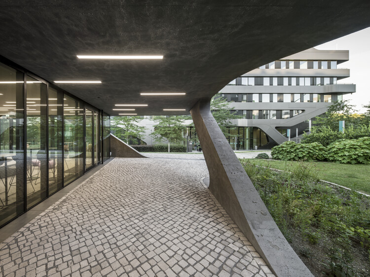Павильон Университета FOM / J. Mayer H. Architects - Фотография интерьера, фасада, окон, сада, двора