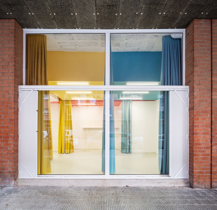 Коворкинг в Baró de Viver / midori arquitectura - Интерьерная фотография, Дверь, Окна, Фасад, Колонна