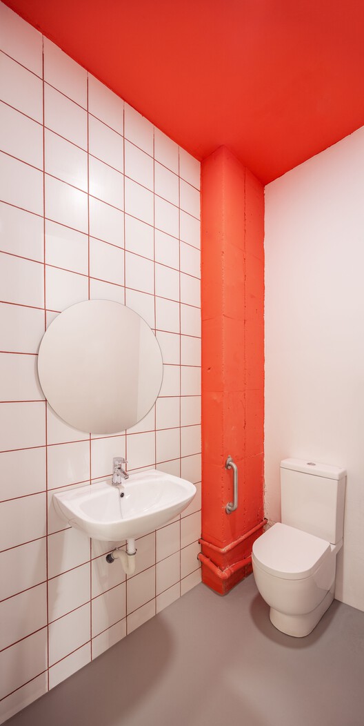 Коворкинг в Baró de Viver / midori arquitectura - Интерьерная фотография, Ванная, Раковина, Туалет