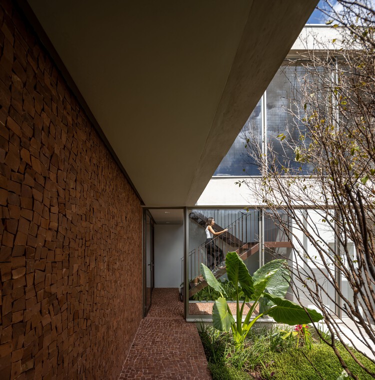 Осевой дом / TAU Arquitetos - Интерьерная фотография, Фасад