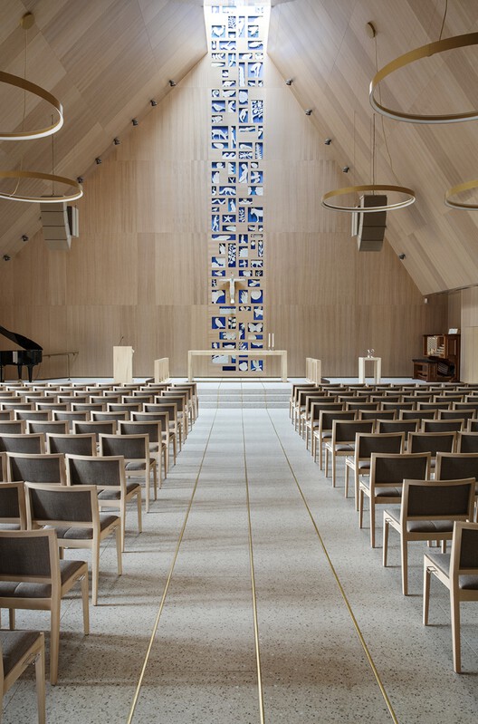 Церковь Венесла / LINK arkitektur - Интерьерная фотография, Кухня, Стул