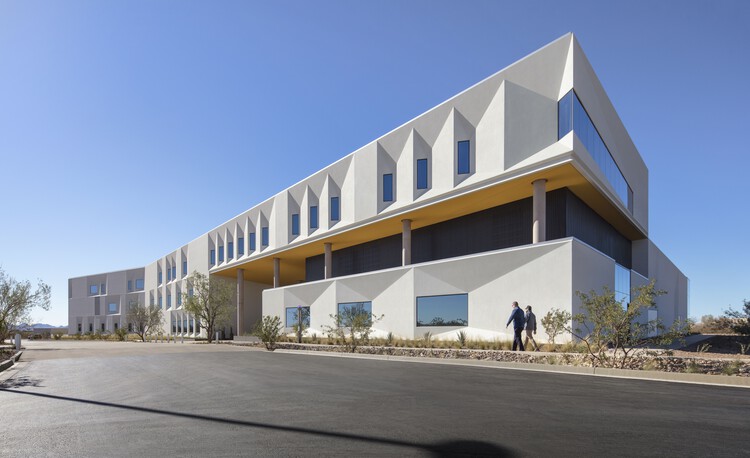 Центр будущего здоровья Университета штата Аризона / CO Architects - Наружная фотография, Фасад, Окна