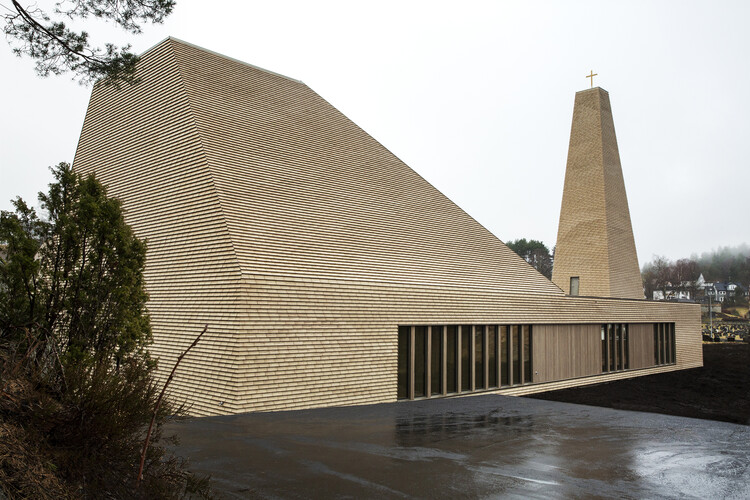 Церковь Венесла / LINK arkitektur - Экстерьерная фотография