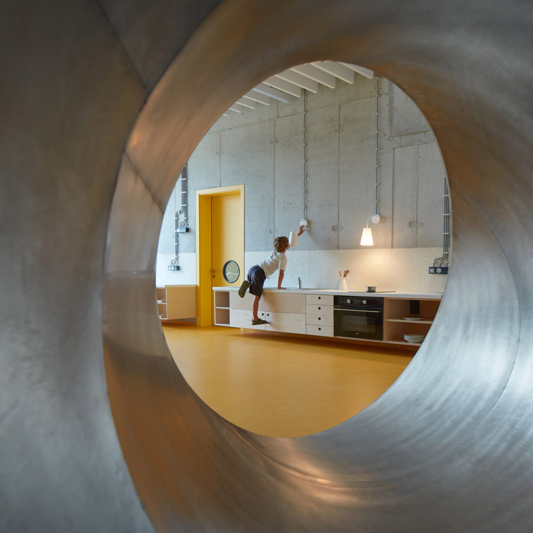 Mjölk Architekti создает «развлекательное место» для детского сада Монтессори