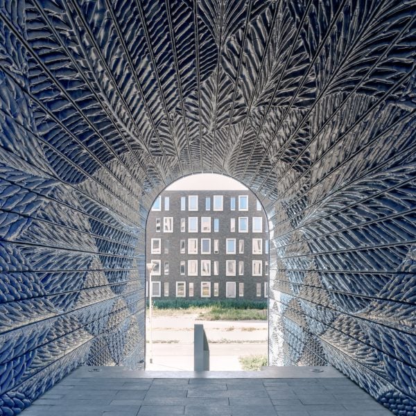 Новые арки Delft Blue украшены 3000 керамической плиткой, напечатанной на 3D-принтере.