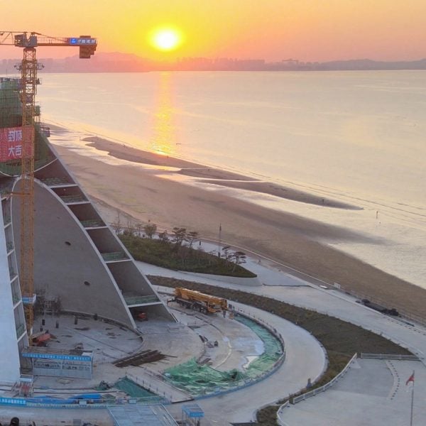 Смотровая площадка Sun Tower от Open Architecture возвышается над Янтаем