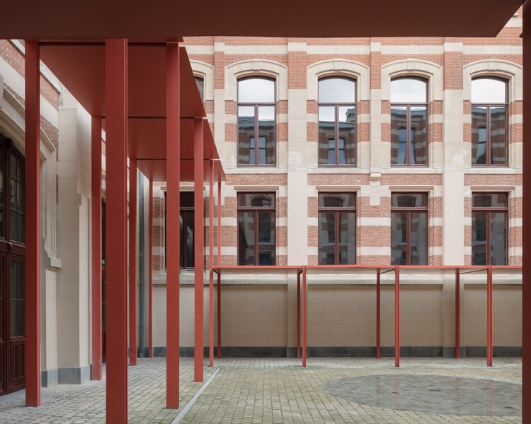 Историческое здание суда Антверпена / HUB - Интерьерная фотография, Окна, Кирпич, Фасад, Колонна