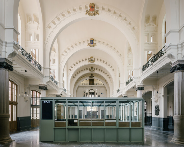 Историческое здание суда Антверпена / HUB - внутренняя фотография, кухня, аркада