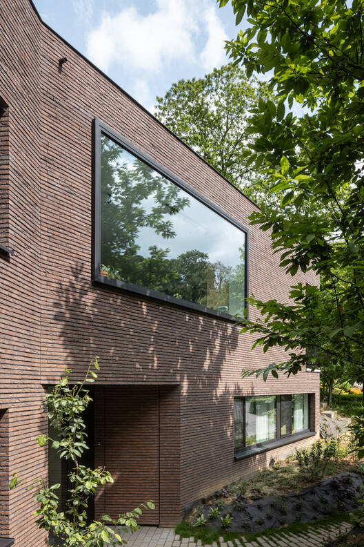 Дом в Holsbeek / Parol architecten - Фото экстерьера, Окна, Кирпич, Фасад