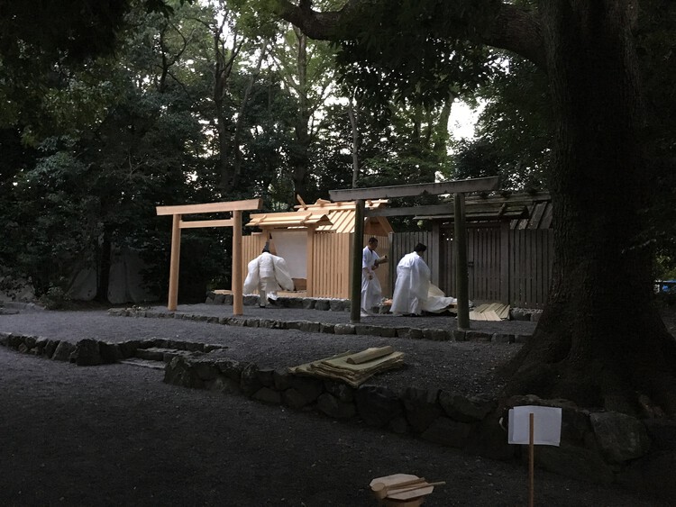 Вечная эфемерная архитектура Сикинен Сенгу: японский храм перестраивается каждые 20 лет — изображение 7 из 8