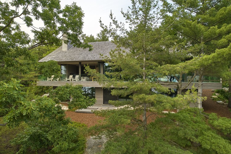 Muskoka Cottage / Akb Architects - Экстерьерная фотография, Лес, Сад