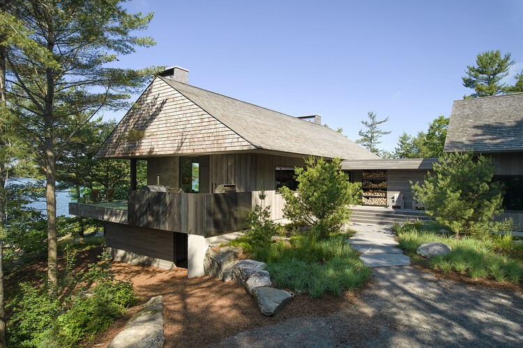 Muskoka Cottage / Akb Architects - Экстерьерная фотография, окна, сад