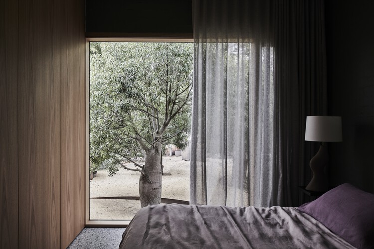 Stawell House / Architects EAT - Интерьерная фотография, Спальня, Окна, Кровать
