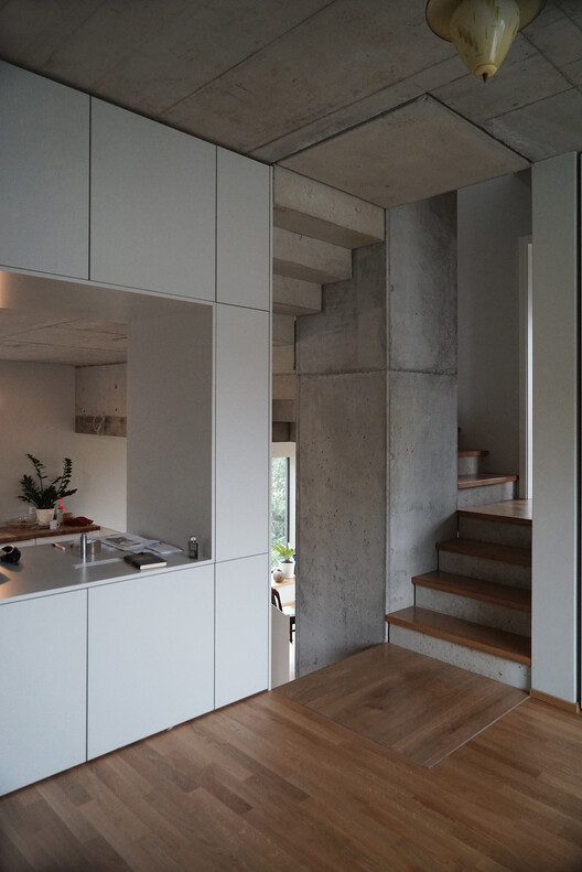 Tower House / Löser Lott Architekten - Интерьерная фотография, кухня, столешница, балка