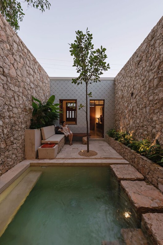 Как спроектировать дом на узком участке?  Примеры в Мериде, Мексика — изображение 6 из 27
