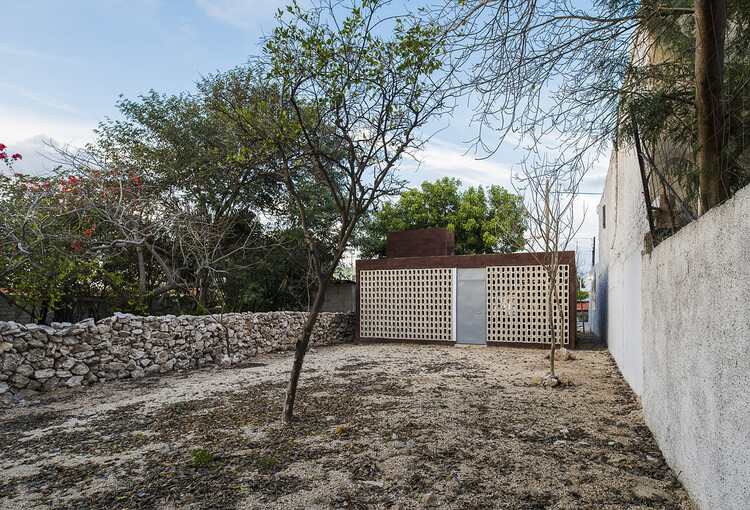Как спроектировать дом на узком участке?  Примеры в Мериде, Мексика — изображение 25 из 27