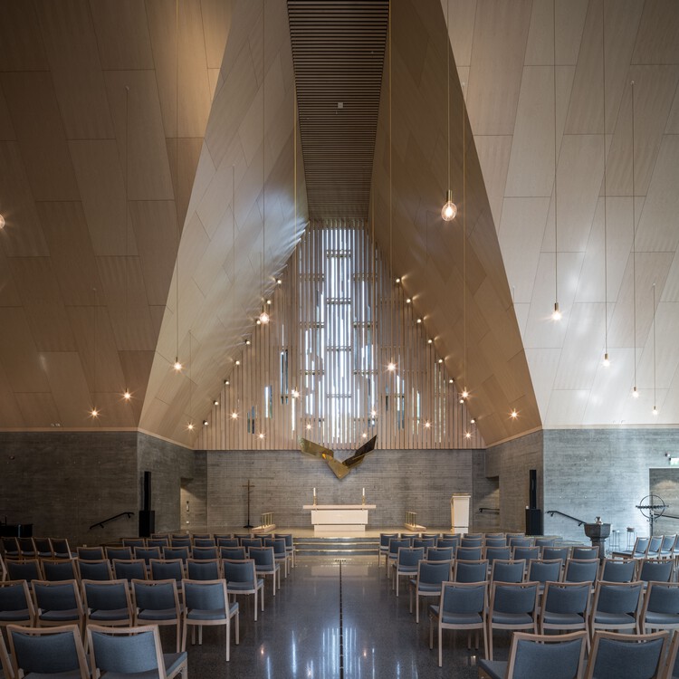 Церковь Сола / JAJA Architects - Интерьерная фотография, стул
