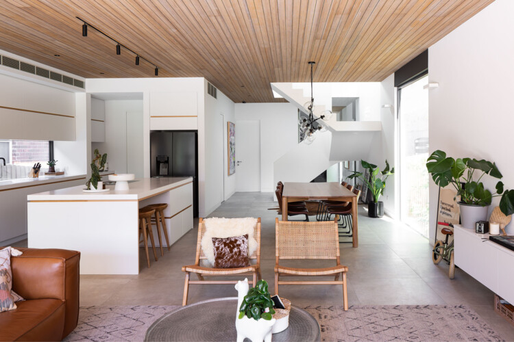 Bondi House / Nick Bell Architects - Интерьерная фотография, Кухня, Стол, Освещение, Стул