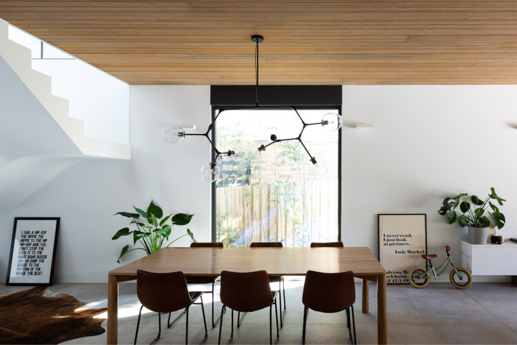Bondi House / Nick Bell Architects - Интерьерная фотография, Столовая, Стул, Окна