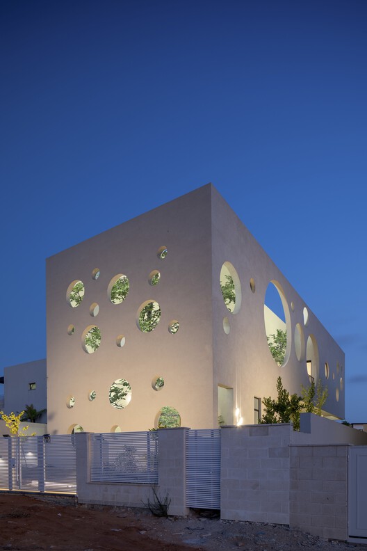 Swiss House / Dan & Hila Israelevitz Architects - Экстерьерная фотография, окна, фасад