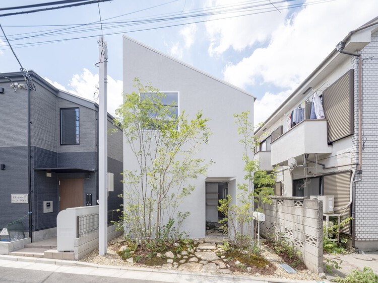 Дом с мембранной крышей / Yuko Nagayama & Associates + shohei yoshida + Associates - Экстерьерная фотография, окна, фасад