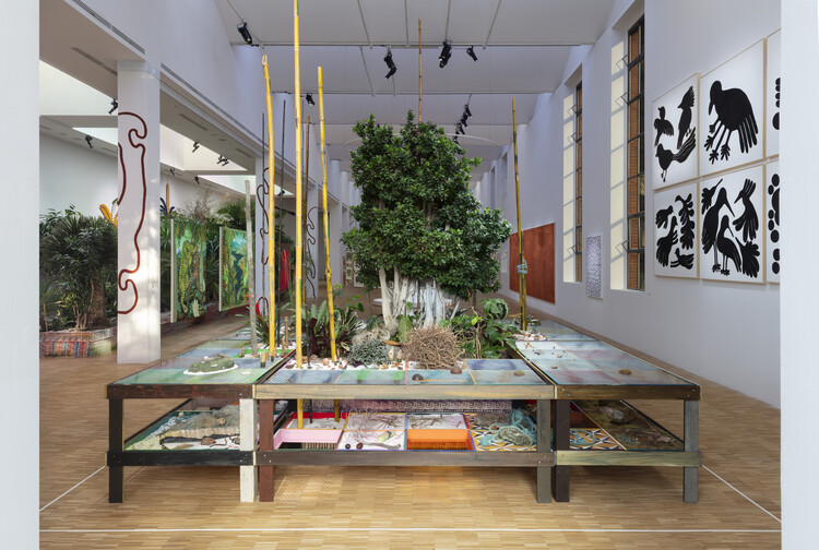 Выставка «Siamo Foresta» на Триеннале в Милане обращается к будущему планеты через художественные взгляды коренных народов — изображение 2 из 7