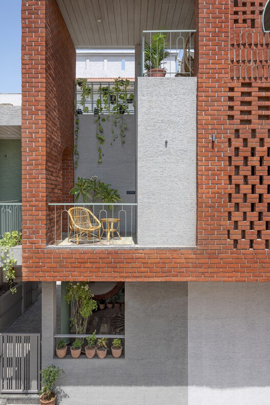 Ремонт дома / Дизайн-студия Manoj Patel - Экстерьерная фотосъемка, Окна, Кирпич, Фасад