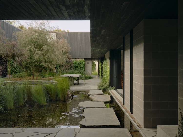 Фермерский дом Меррикс / Michael Lumby Architecture + Nielsen Jenkins - Экстерьерная фотография, Сад, Двор