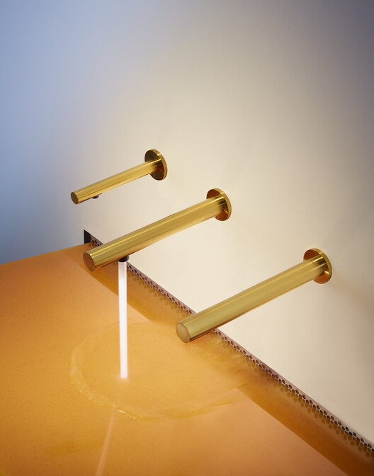 Эволюция плавающих раковин: дизайн минималистских и революционных ванных комнат — изображение 3 из 10