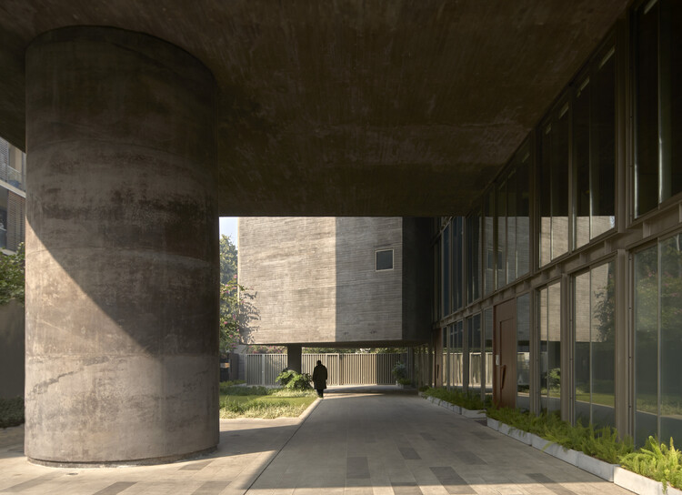 Дом трех машрабий / Matra Architects & Rurban Planners - внутренняя фотография, колонка