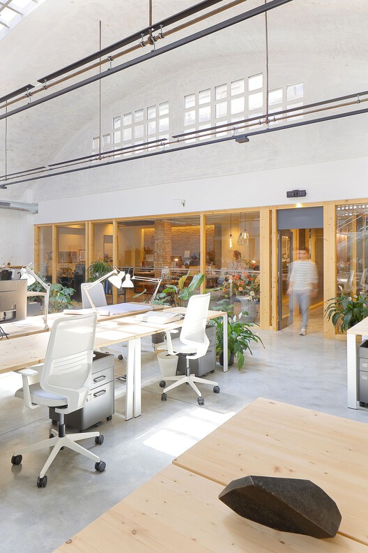 Cowork Greenhouse / F5 Proyectos y Arquitectura - Интерьерная фотография, стул, стол, окна