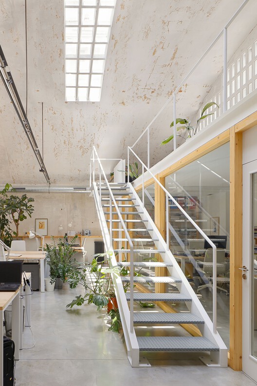 Cowork Greenhouse / F5 Proyectos y Arquitectura - Интерьерная фотография, лестницы, перила, окна, балка