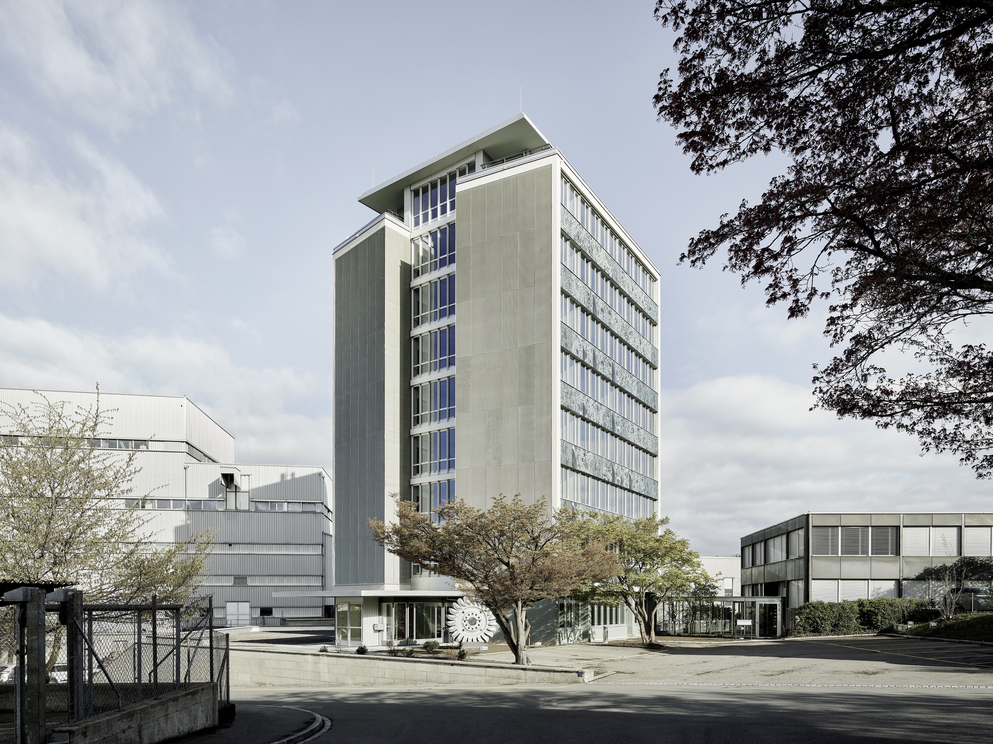 Verwaltungsgebäude Brugg Kabelwerke — Офисное здание / Tschudin Urech Bolt Architekten