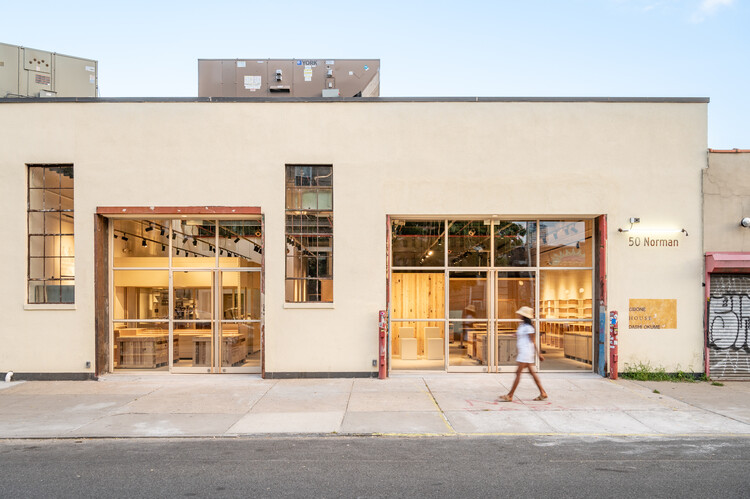 50 Norman Restaurant and Shop / Schemata Architects + Джо Нагасака - Экстерьерная фотография, дверь, окна, фасад