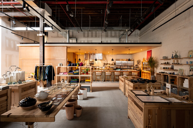 50 Norman Restaurant and Shop / Schemata Architects + Jo Nagasaka - Интерьерная фотография, кухня, стол, балка