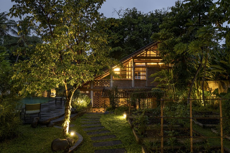 Oberoi Villa / Arkana Architects - Экстерьерная фотография, окна, сад