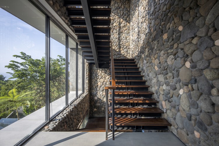 Villa Cumulus / Arkana Architects - Интерьерная фотография, лестницы, перила, окна