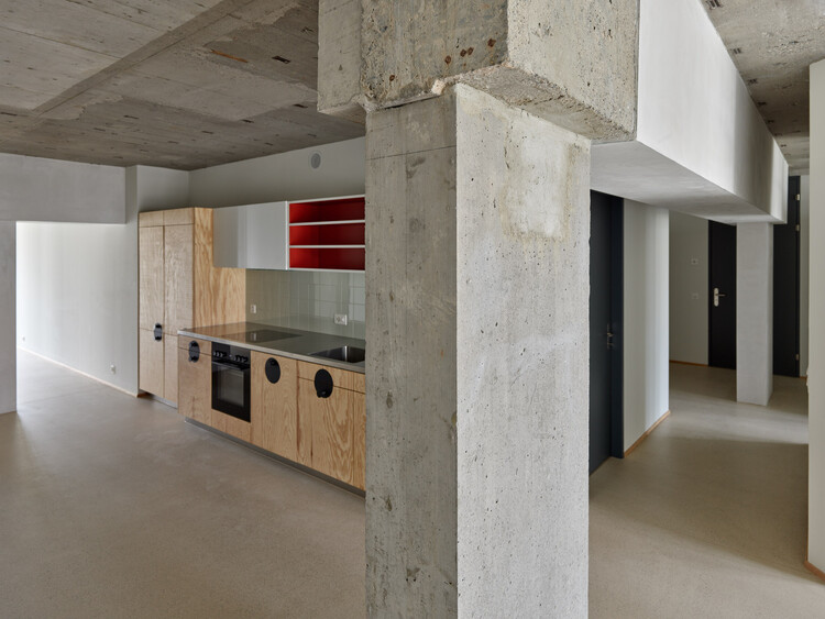 Преобразование винного погреба в жилье / Esch Sintzel Architekten - Интерьерная фотография, Кухня