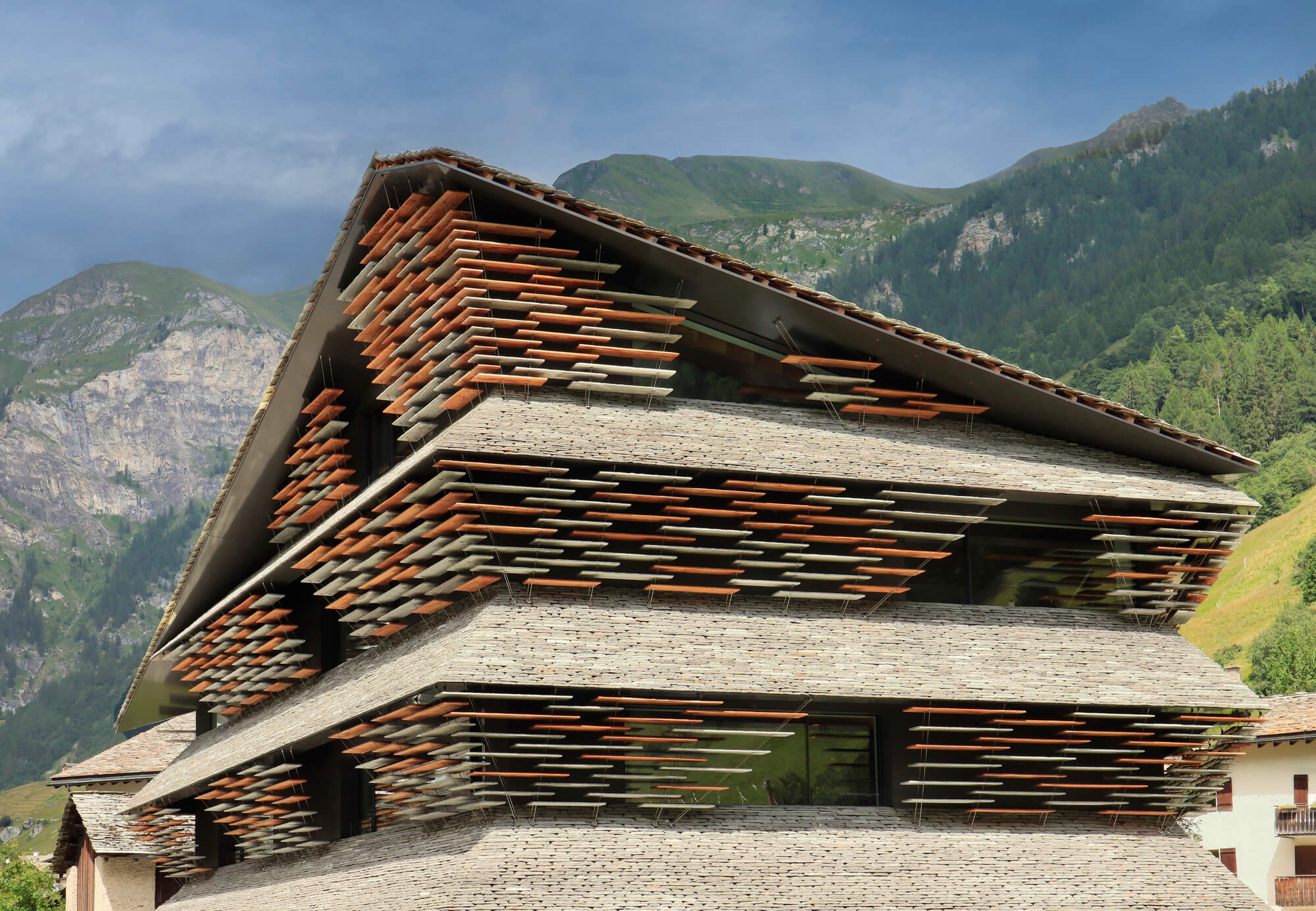 Изучение Haus Balma от Kengo Kuma Architects в Вальсе, Швейцария, через призму Пола Клеманса