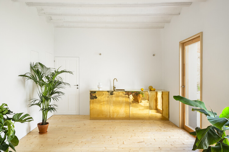 Проектирование инновационных небольших кухонь с использованием различных композиций и материалов — изображение 13 из 19
