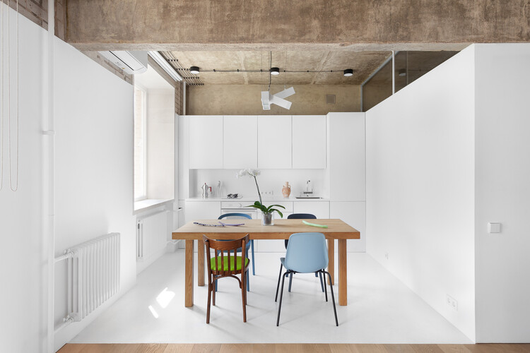 Проектирование инновационных небольших кухонь с использованием различных композиций и материалов — изображение 3 из 19