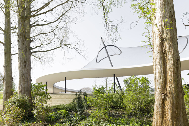 Green Experience Center в Луизенпарке / Bez+Kock Architekten - Экстерьерная фотография, лес