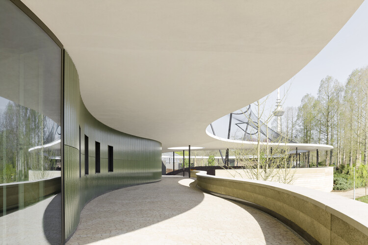 Центр Green Experience в Луизенпарке / Bez+Kock Architekten - Интерьерная фотография, Фасад