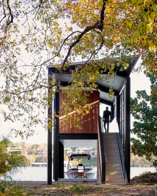   Док-станция с фильтрованной рамой / Архитектура Мэтта Файкуса - Экстерьерная фотография