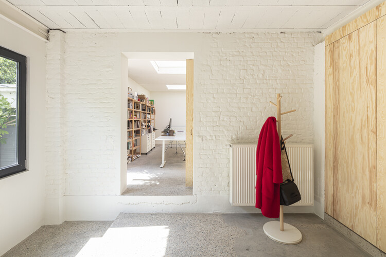 Strawen House / l'atelier Nomadic Architecture Studio + Devspace - Интерьерная фотография, Гардероб, Окна